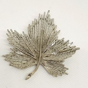 Vintage Sarah Coventry Large Silver Tone Leaf Broo